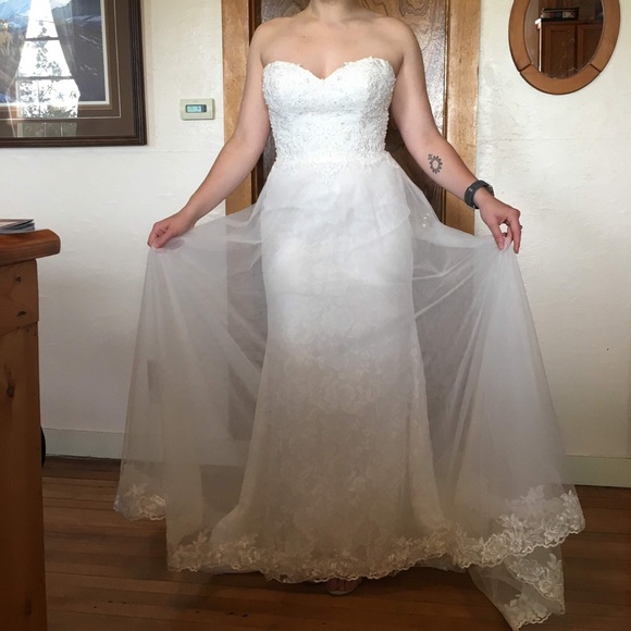 Essence of Australia Wedding Dress - Picture 2 of 5